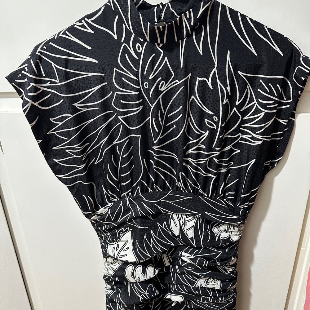 Liz Claiborne Monochrome Leaf Pattern Dress